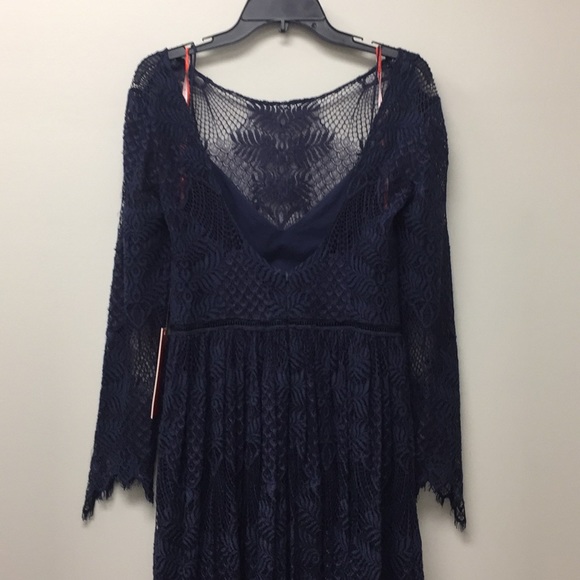 Monique Lhuillier Long Sleeve Formal Lace Gown - Picture 10 of 11